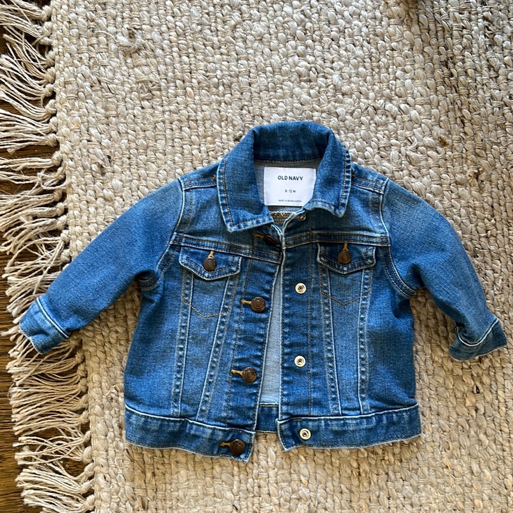 Old navy baby jean jacket. 6-12 month. Medium wash